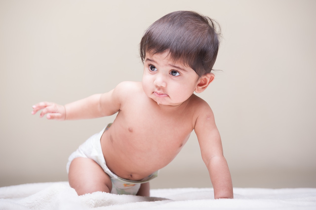 孕妈供卵生的宝宝手镯带一个还是一对（孕妈供卵生的宝宝手镯带左边还是右边）